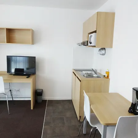 アパートホテル Kosy & Park 2*